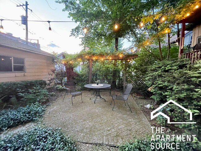 Building Photo - 3732 N Harding Ave