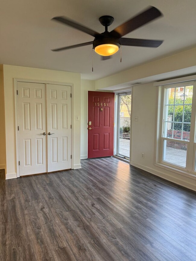Building Photo - Large, Luxurious 2 Bedroom 2 Bath at Parks...