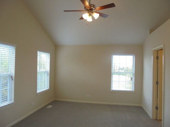 Building Photo - 1065 Manchester Cir