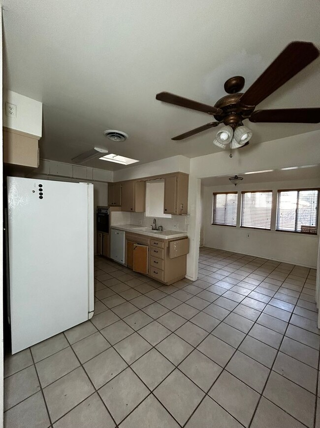 Building Photo - Charming 2-Bed, 1-Bath Condo in Kern City!