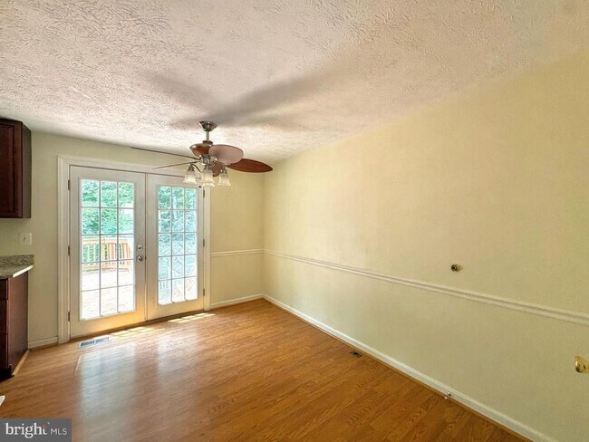 Building Photo - 8112 Parkdale Ct