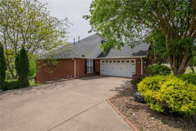 Building Photo - 14198 Rolling Hills Dr