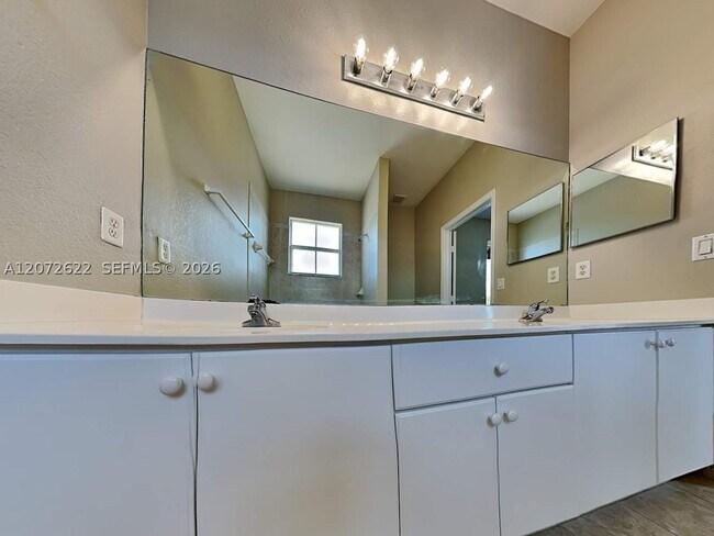 Building Photo - 15305 SW 88th Terrace