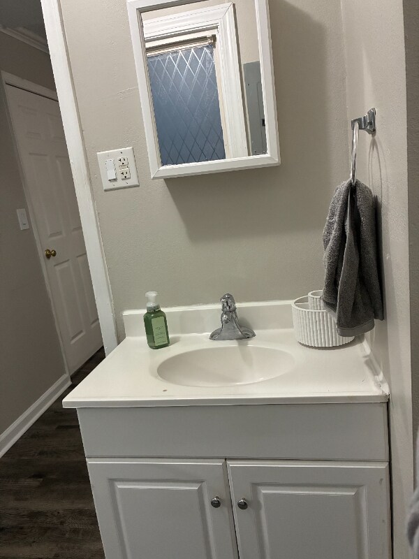 Building Photo - 4418 N Cypress Ave