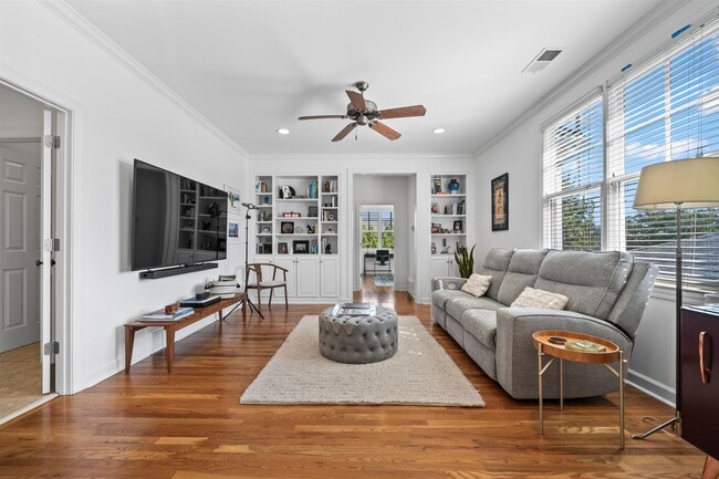 Building Photo - 556 Rienzi Dr