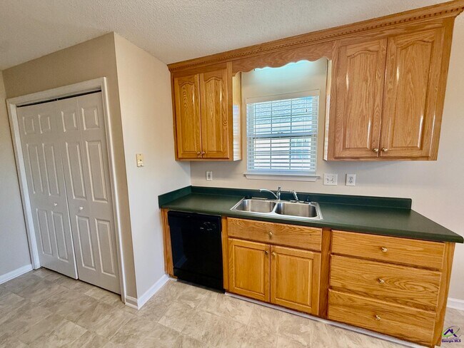 Building Photo - 105 Selena Ct