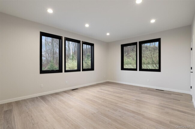 Building Photo - 18 Hillside Ave