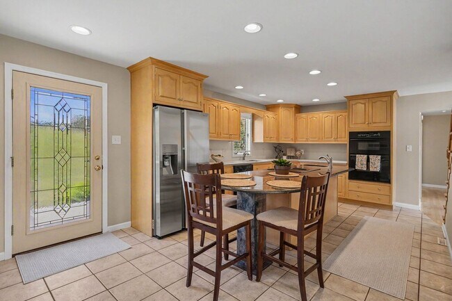 Building Photo - 209 Casparus Way