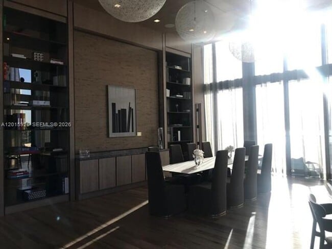 Building Photo - 5000 Island Estates Dr