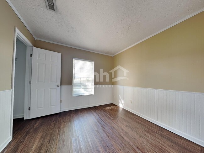 Building Photo - 1115 Sunset Dr