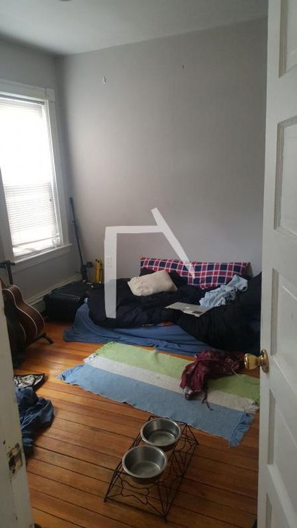 Building Photo - 6 bed in Allston