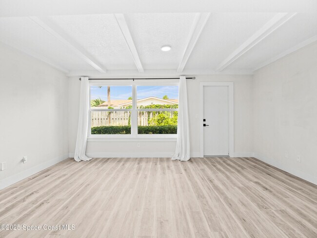 Building Photo - 290 Paradise Blvd