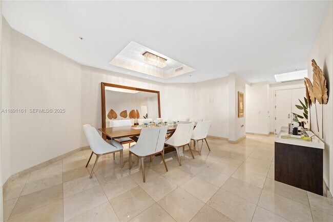 Building Photo - 848 Brickell Key Dr