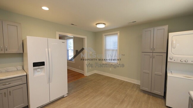 Building Photo - 102 E Edgewood Dr