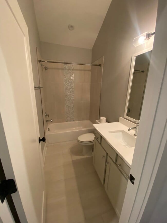 Building Photo - Prime East End Rental Home