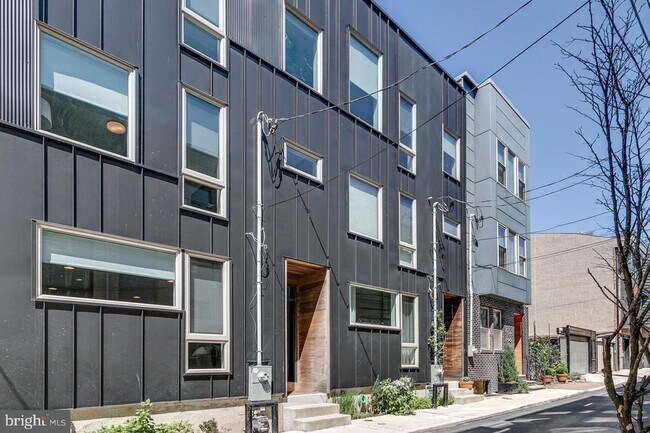 Building Photo - 938 N Leithgow St