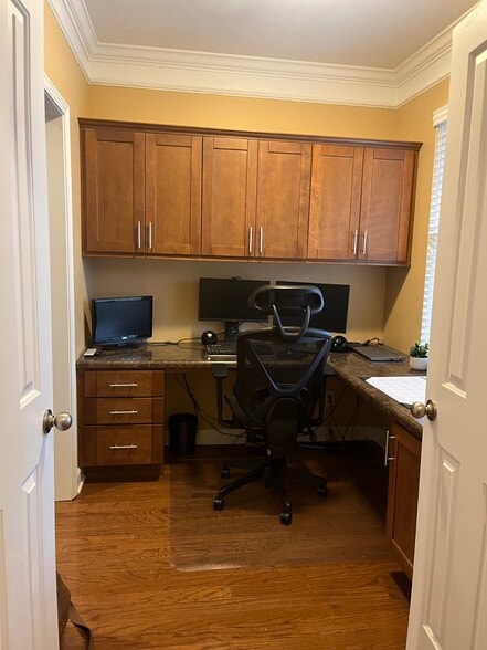 Building Photo - 2310 Elliott Ave