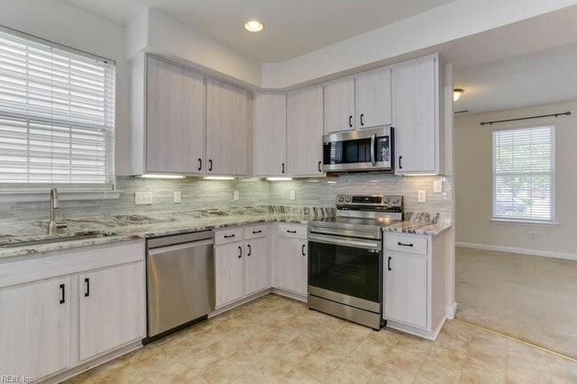 Building Photo - 528 Normandy St