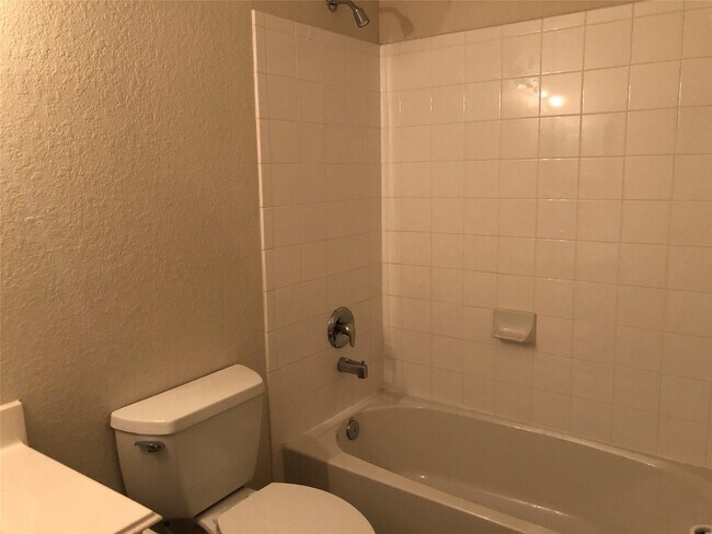 Building Photo - 26 Prairie Oak Dr