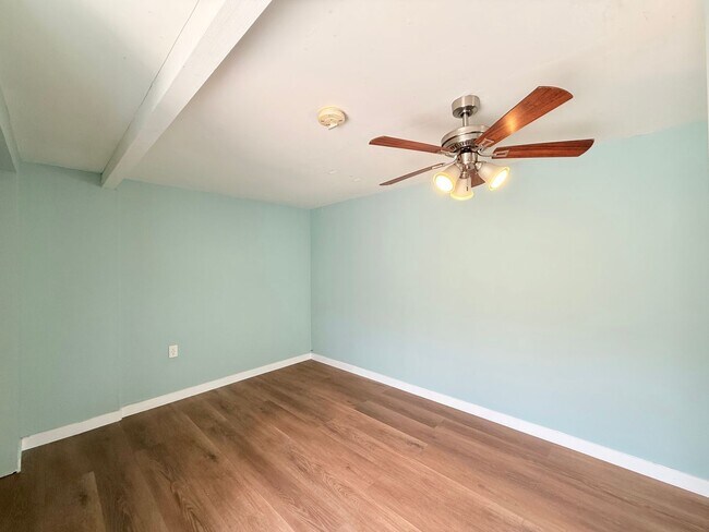 Building Photo - Charming Long Beach Home with Bonus Spaces!