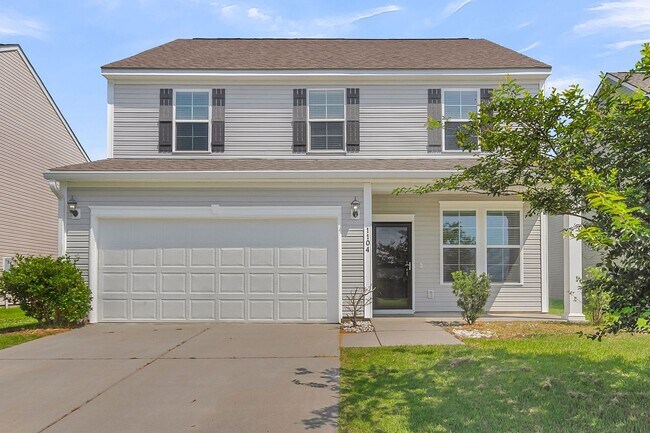 Building Photo - Convenient Location with Modern Amenities