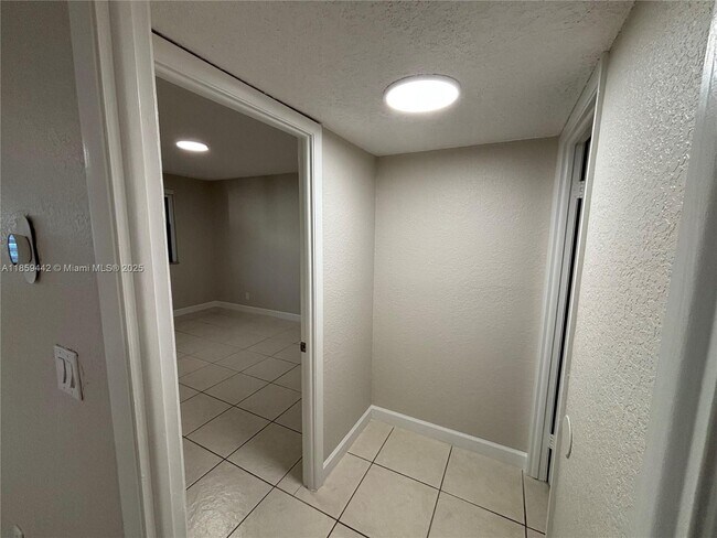 Building Photo - 8180 Geneva Ct