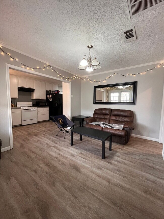 Building Photo - Spacious 4 Bedroom Home for Roommates in Tech Terrace - Pre-Leasing for Summer/Fall 2026