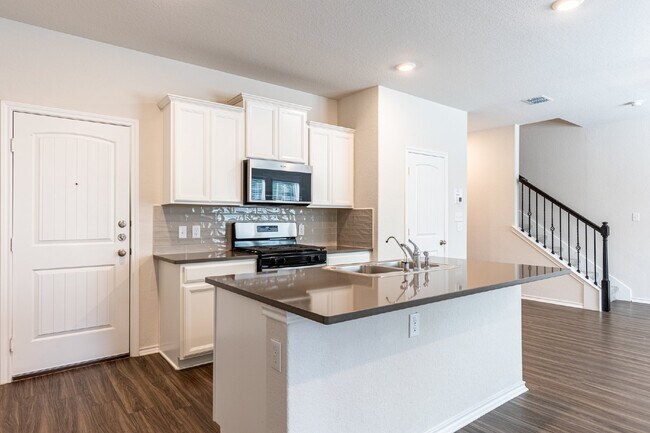 Building Photo - 6806 Prue Rd