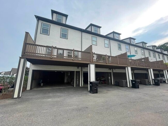 Building Photo - 978 Lennox Blvd