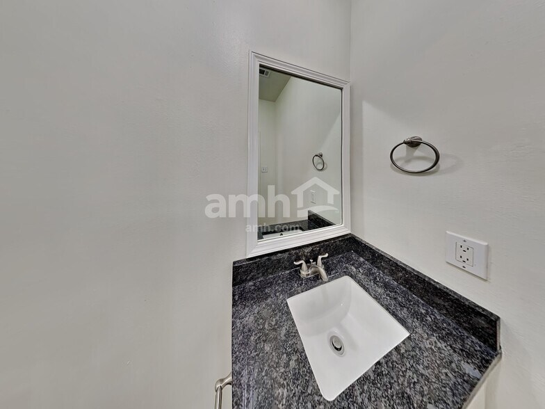 Building Photo - 502 Hearthstone Ct