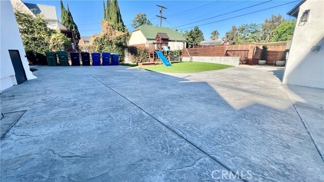 Building Photo - 5106 Crenshaw Blvd