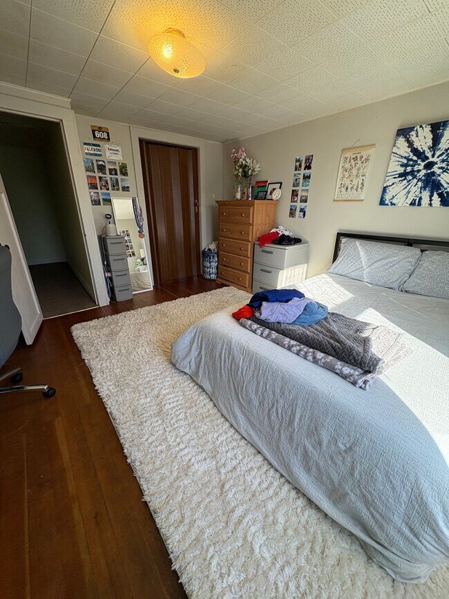 Building Photo - 1527 Ferry St