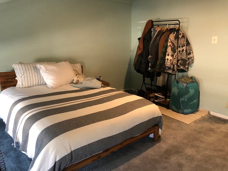 Bedroom 3 - 4346 Cresson St