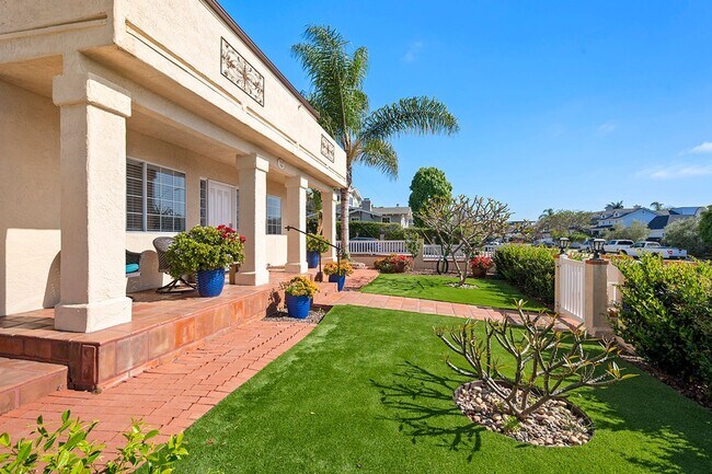 Building Photo - Ocean View La Jolla Home | 3BR + 3BA | Patio, Balcony & 2-Car Garage