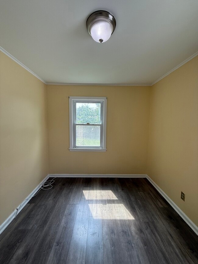 Building Photo - 1655 Edward Ter