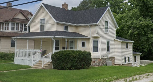 Building Photo - 251 N Prairie St