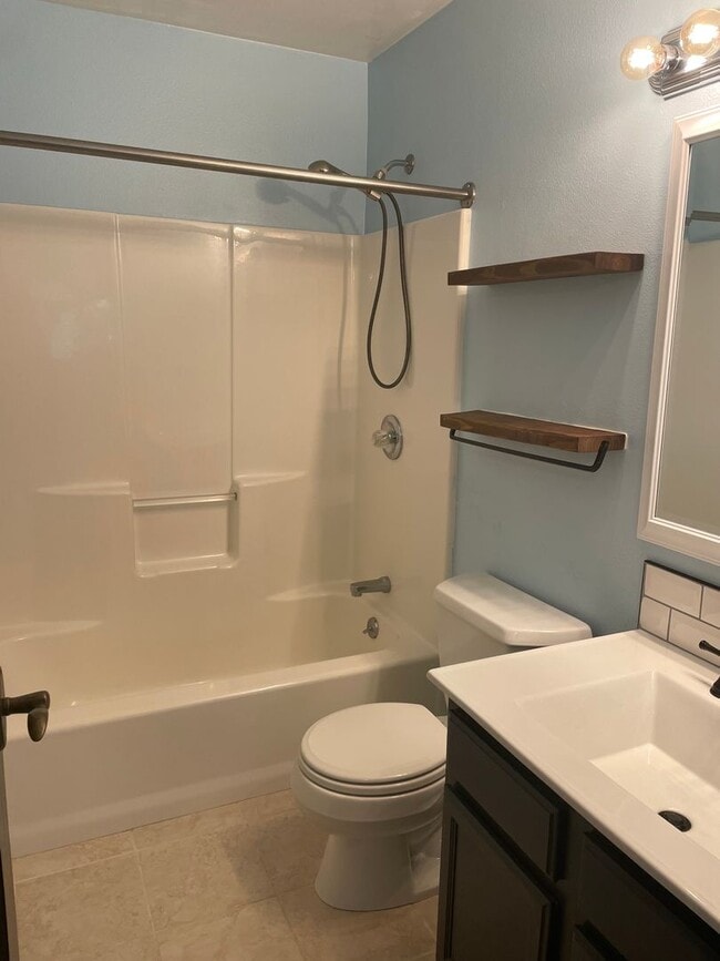 Building Photo - 15 Alderson Ave