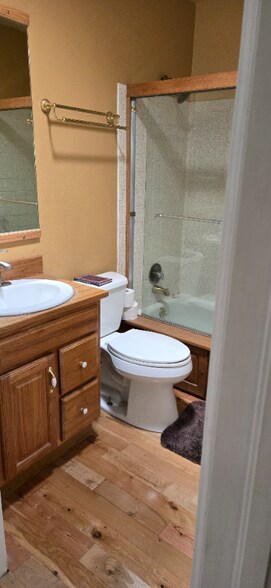 Building Photo - 138 Willow Pl S