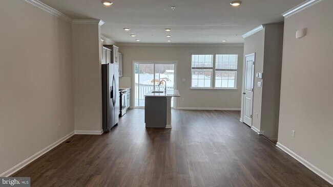 Building Photo - 5042 Silver Oak Dr