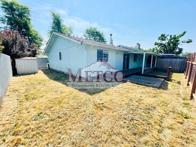 Building Photo - Nice 2 Bedroom Duplex in Springfield!