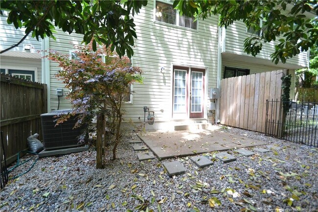 Building Photo - 308 Black Bird Ct