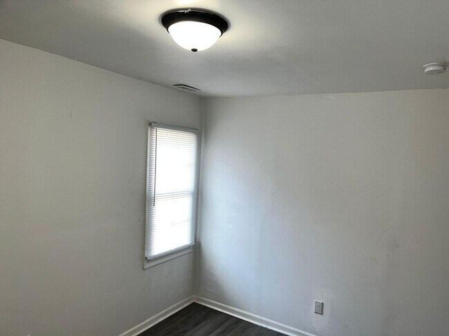 Building Photo - 15863 Kentucky St
