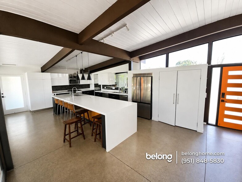 Building Photo - 655 E Racquet Club Rd