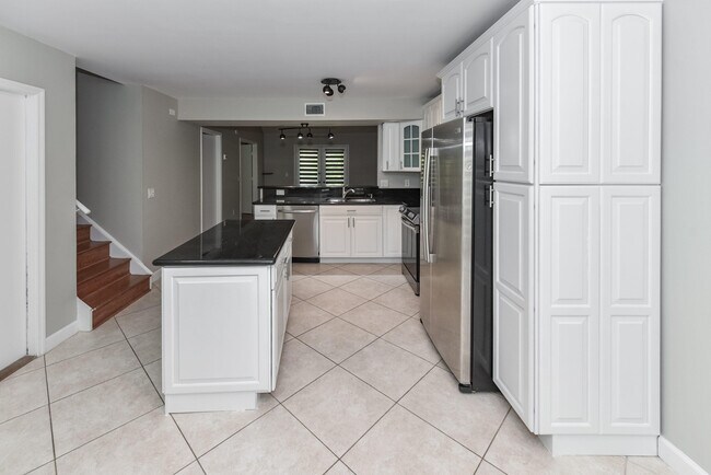 Building Photo - 10298 Hidden Springs Ct