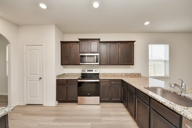 Building Photo - 305 Wayne County Dr