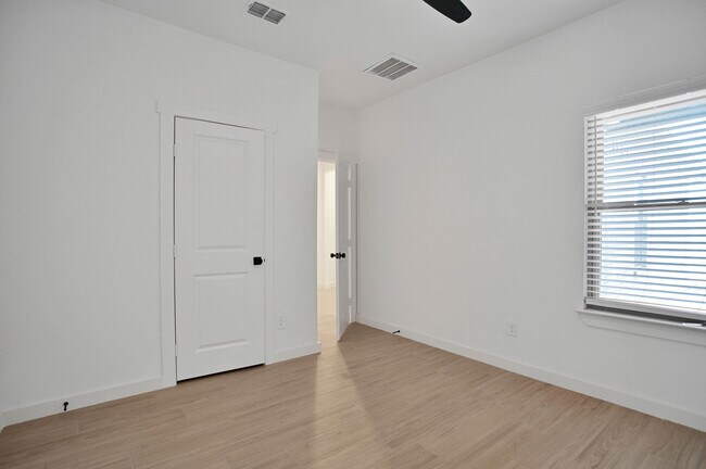 Building Photo - 5806 Virginia Ave