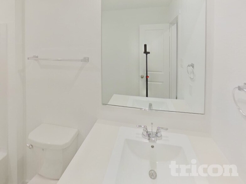 Building Photo - 807 Ponderosa Ln