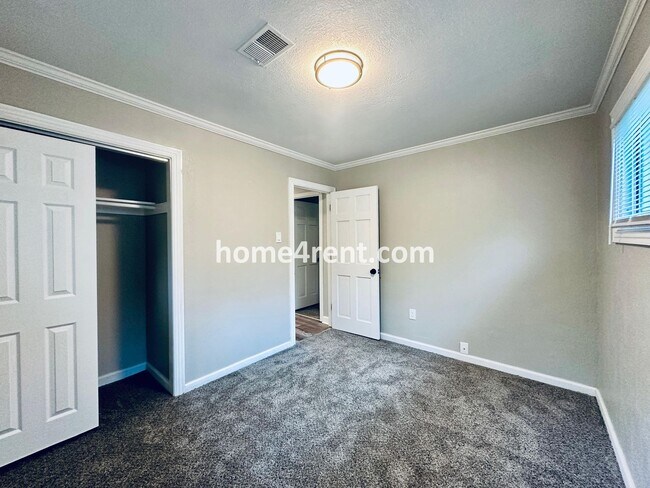 Building Photo - Lovely Three Bedroom Home in KCMO and an Updated Kitchen  w/ Granite and SS Appliances, including...