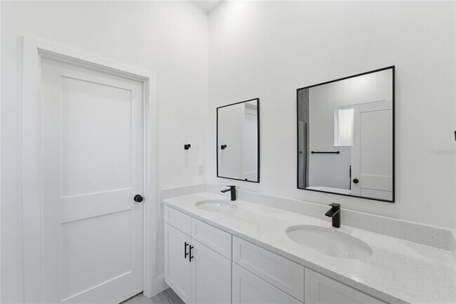 Building Photo - 2600 SW 146th Pl Rd