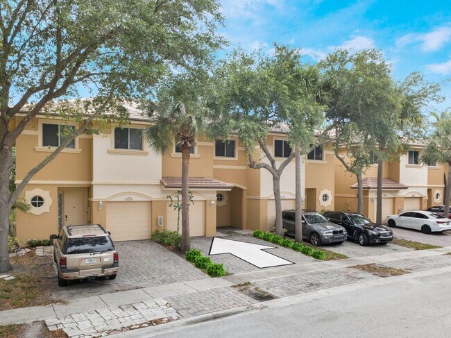 Building Photo - Coventry Townhomes